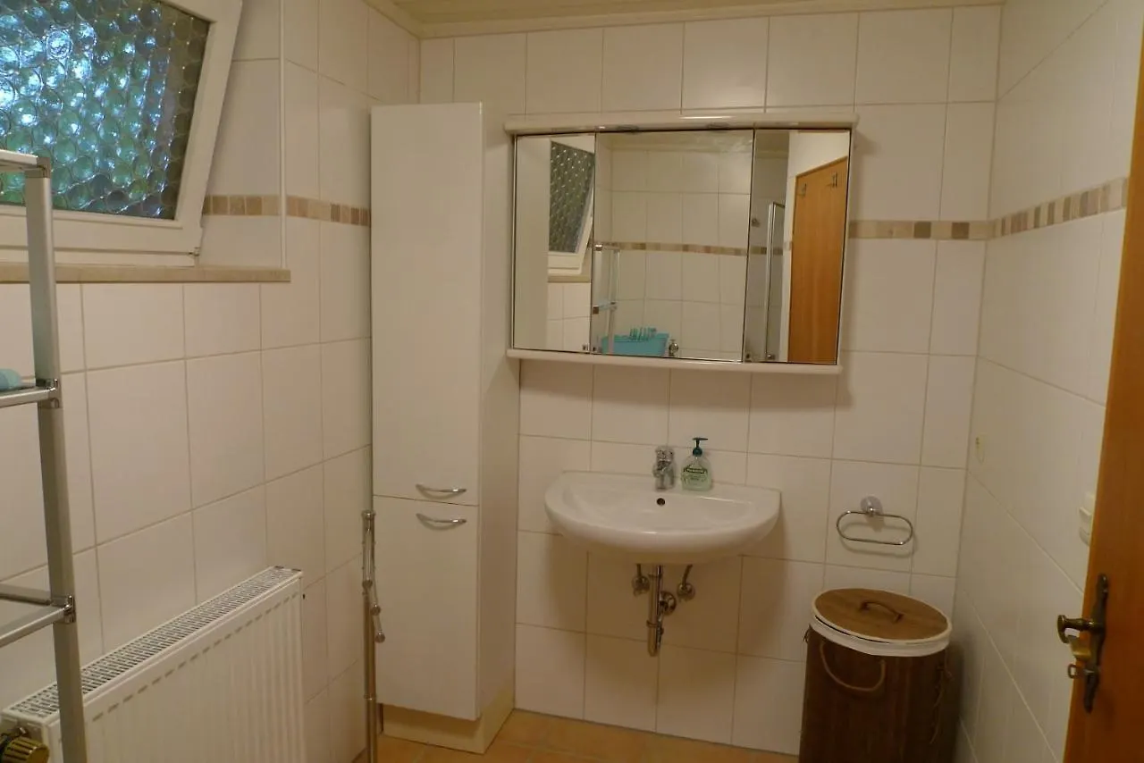 Geraeumiges Garten-Appartement Im Efh Mit Separatem Eingang Eching  Apartment