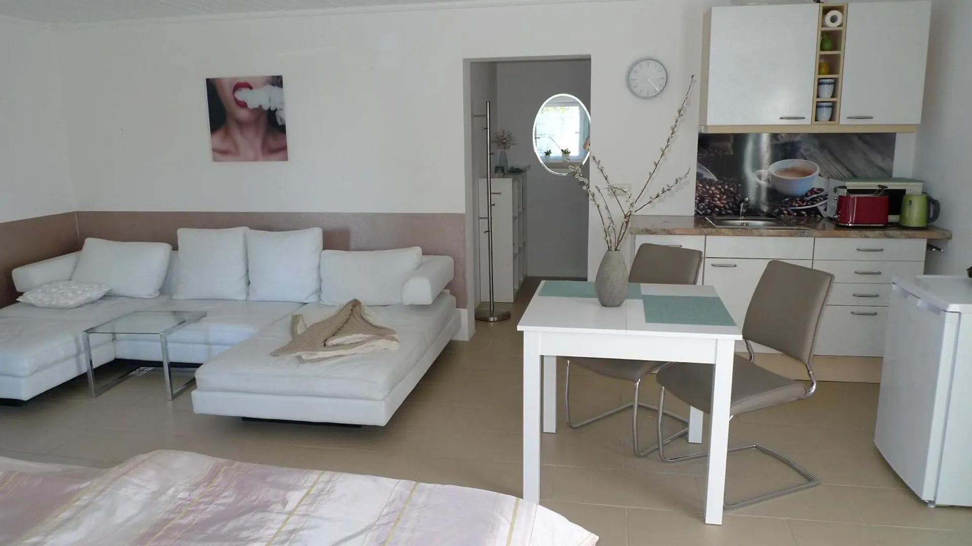 Geraeumiges Garten-Appartement Im Efh Mit Separatem Eingang Eching  Germany